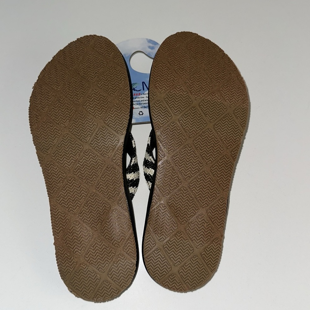 Roxy Black and White Flip Flop Beach Casual Sandals with Chevron Design 7 - Picture 5 of 5